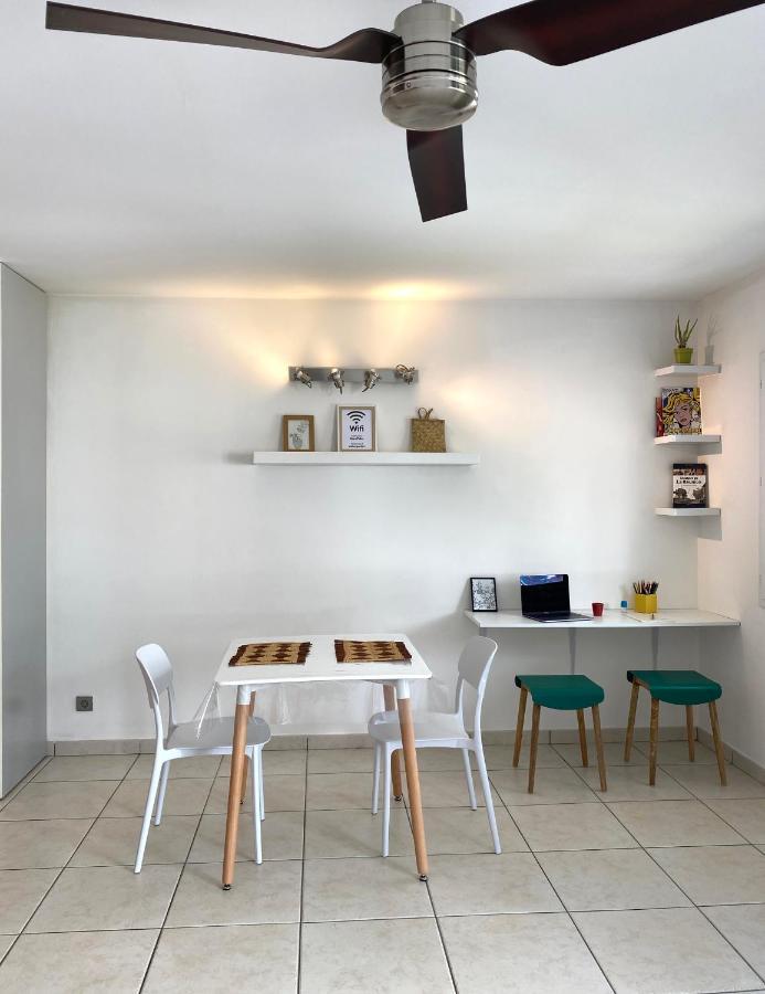 Appartement Lumineux Et Calme Saint-Denis Centre Exterior photo